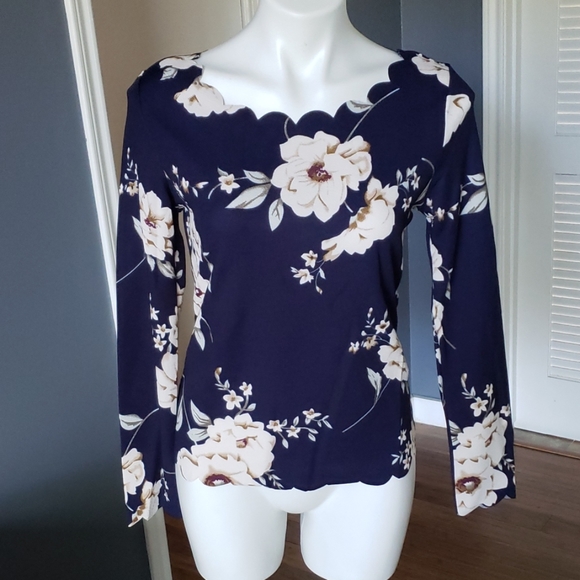 FLASH SALE 4 for $20💖Floral Scallop Edge Top - Picture 5 of 8